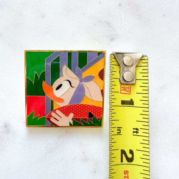 Loungefly Daisy Duck Pin - Picture 4 of 5